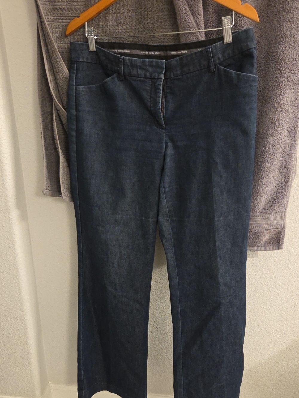 Express DESIGN STUDIO Women's Navy Straight-Leg Jeans
